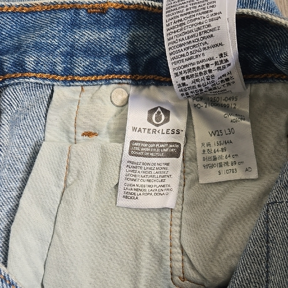 Levi's 501 Light Blue Straight Jeans - Picture 10 of 10